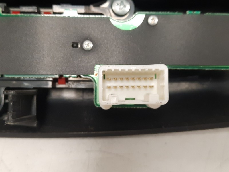 Recambio de sistema audio / radio cd para citroën c-crosser xtr referencia OEM IAM 8701A225 8002A538XA 79195805