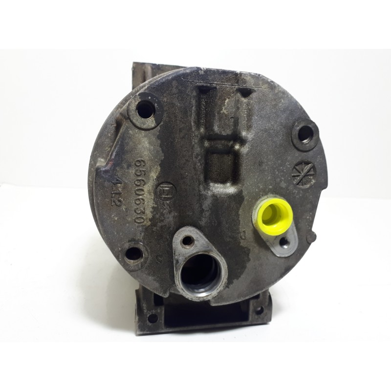 Recambio de compresor aire acondicionado para renault megane i fase 2 classic (la..) 1.9 dci dynamique referencia OEM IAM 770010