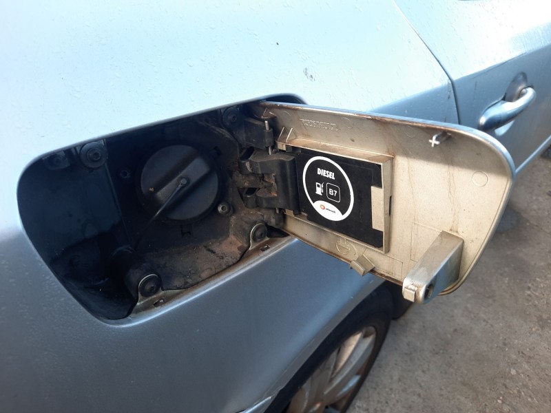 Recambio de tapa exterior combustible para renault laguna ii (bg0/1_) 2.0 dci (bg1t) referencia OEM IAM   