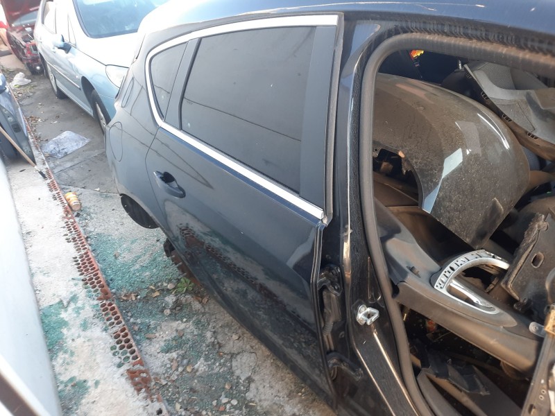 Recambio de puerta trasera derecha para opel astra j lim. 1.7 16v cdti referencia OEM IAM   