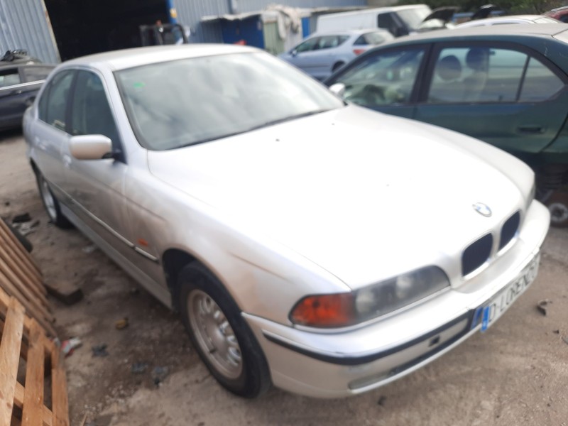 bmw 5 (e39) del año 2000