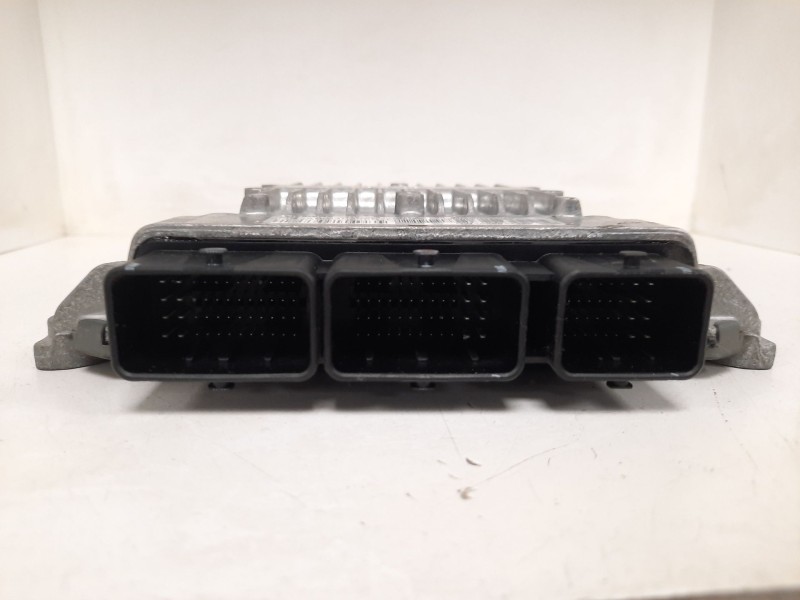 Recambio de centralita motor uce para peugeot 407 sw (6e_, 6d_) 2.0 hdi 135 referencia OEM IAM 5WS40205ET  