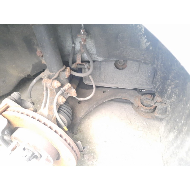 Recambio de brazo suspension inferior delantero derecho para kia carens iii monospace (un) 2.0 crdi 140 referencia OEM IAM   