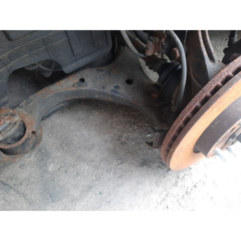 Recambio de brazo suspension inferior delantero izquierdo para kia carens iii monospace (un) 2.0 crdi 140 referencia OEM IAM   