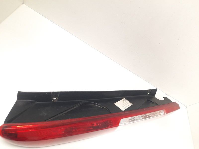 Recambio de piloto trasero derecho para ford focus berlina (cap) 2.0 tdci cat referencia OEM IAM  12176 