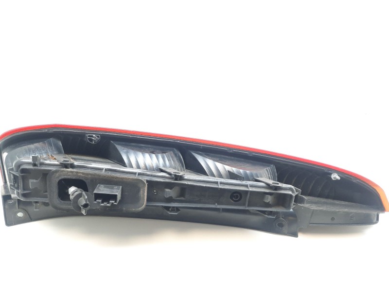 Recambio de piloto trasero derecho para ford fiesta (cbk) 1.6 16v cat referencia OEM IAM  31836 