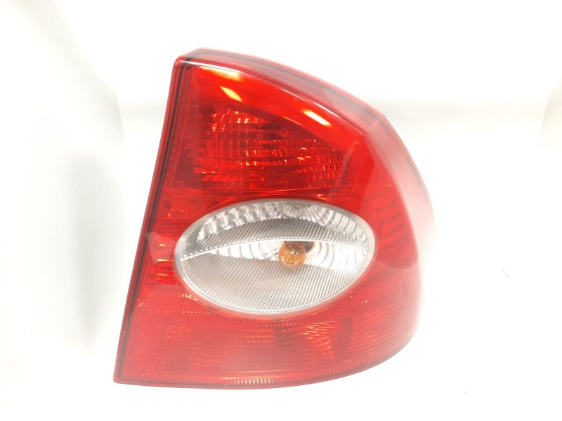 Recambio de piloto trasero derecho para ford focus berlina (cap) 1.6 tdci cat referencia OEM IAM  30854 