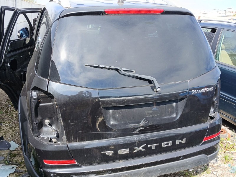 Recambio de porton trasero para ssangyong rexton w limited 4wd referencia OEM IAM   