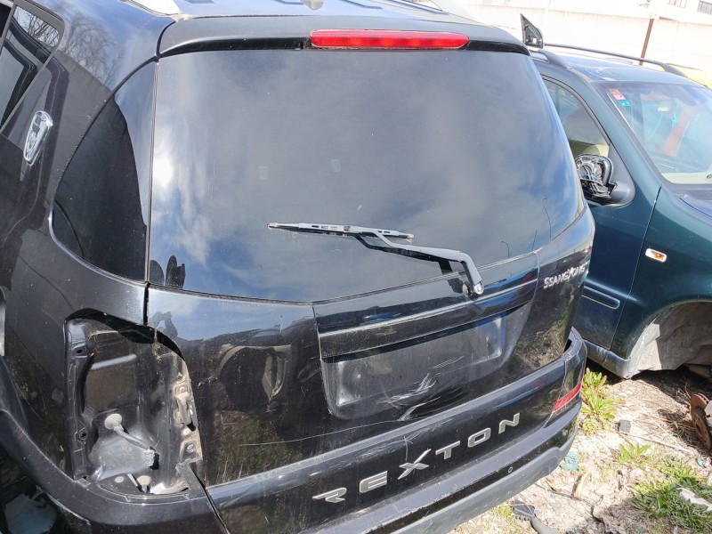 Recambio de porton trasero para ssangyong rexton w limited 4wd referencia OEM IAM   