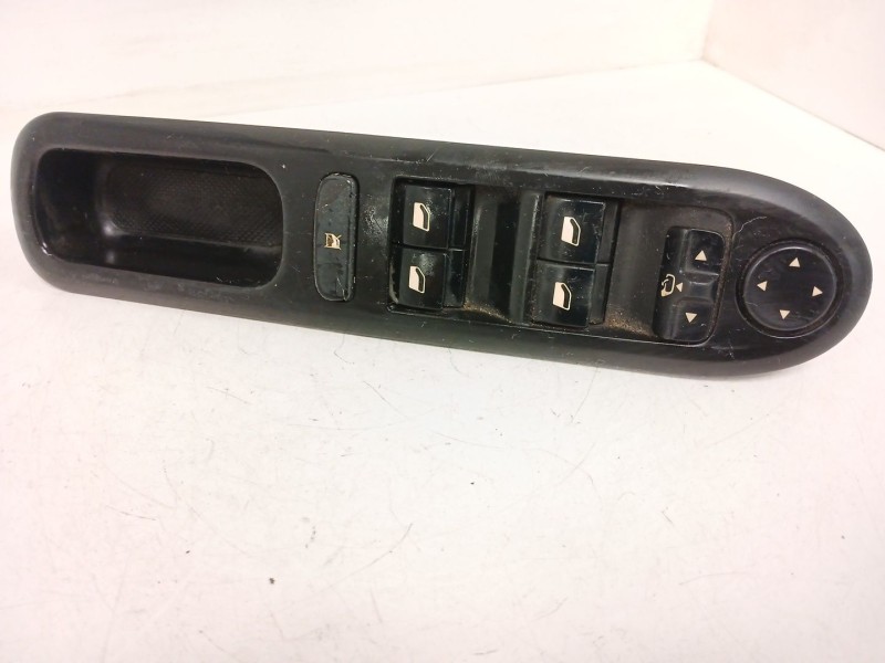Recambio de mando elevalunas delantero izquierdo para peugeot 407 (6d_) 2.0 hdi 135 (6drhrh, 6drhre, 6drhrg, 6drhrj) referencia 