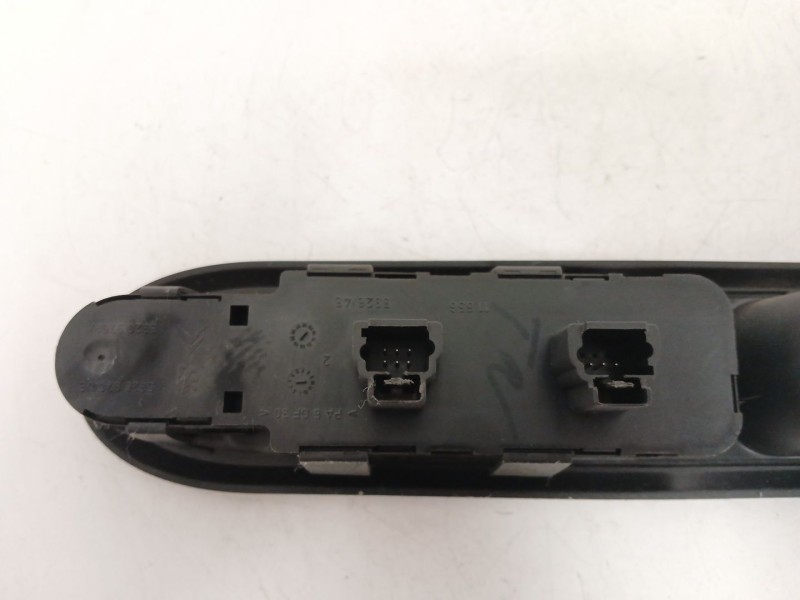 Recambio de mando elevalunas delantero izquierdo para peugeot 407 (6d_) 2.0 hdi 135 (6drhrh, 6drhre, 6drhrg, 6drhrj) referencia 
