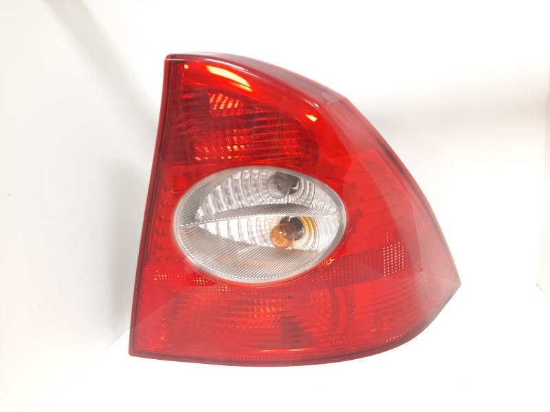 Recambio de piloto trasero derecho para ford focus berlina (cap) 1.6 tdci cat referencia OEM IAM  30854 