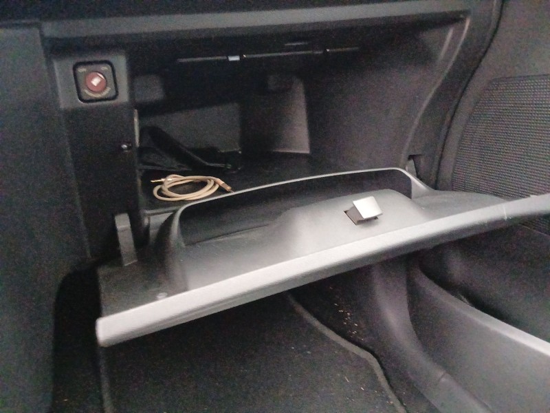 Recambio de guantera para citroën c3 ii (sc_) 1.4 hdi 70 (sc8hzc, sc8hr0, sc8hp4) referencia OEM IAM   