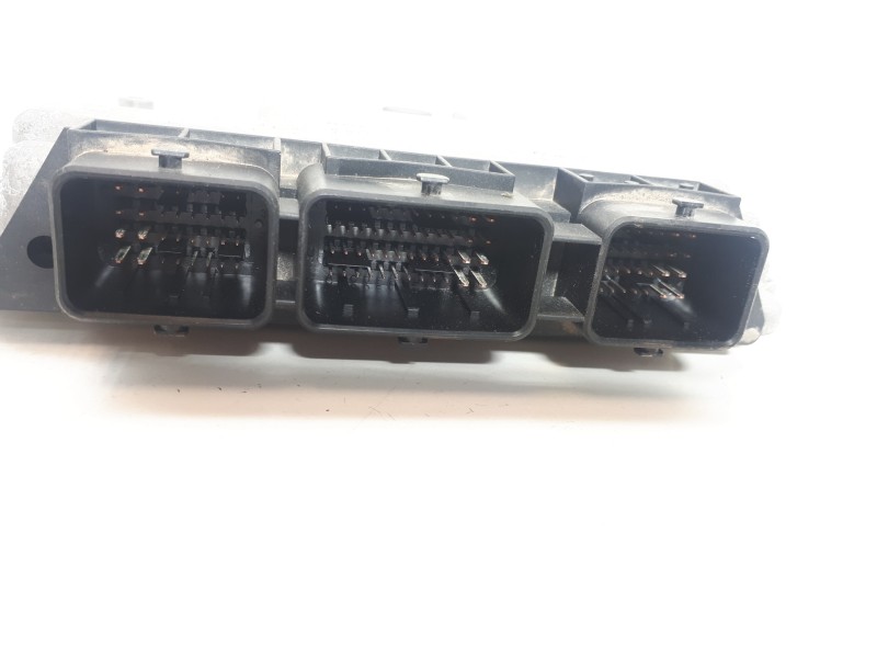 Recambio de centralita motor uce para peugeot 307 berlina (s2) x-line referencia OEM IAM 9661773380 0281011863 EDC16C34