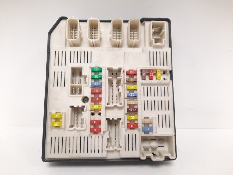 Recambio de caja reles / fusibles para renault megane iii berlina 5 p dynamique referencia OEM IAM 284B6008R USMBD95 