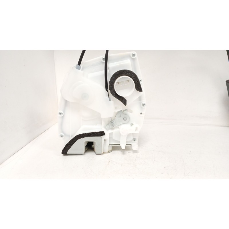 Recambio de cerradura puerta trasera izquierda para suzuki s-cross 1.4 smart hybrid (akk414) referencia OEM IAM 8230261MA3  