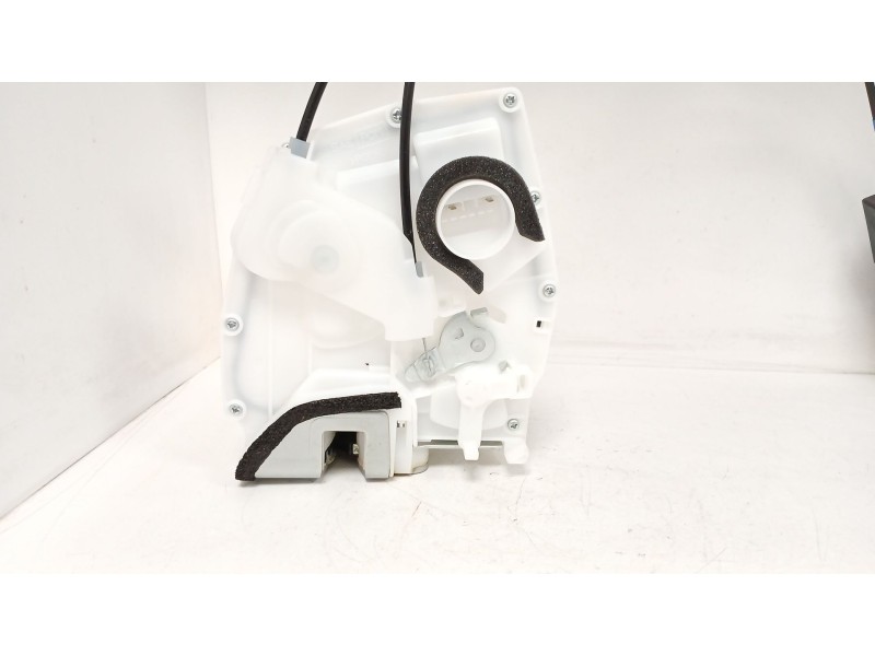 Recambio de cerradura puerta trasera izquierda para suzuki s-cross 1.4 smart hybrid (akk414) referencia OEM IAM 8230261MA3  