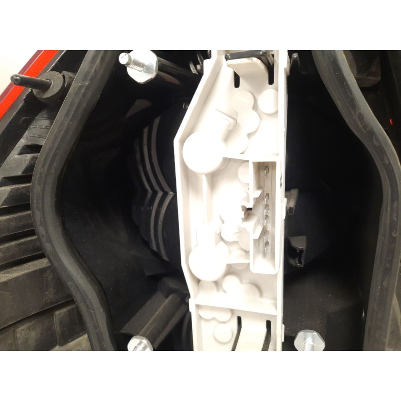 Recambio de piloto trasero derecho para ford focus berlina (cap) 1.6 tdci cat referencia OEM IAM  30854 