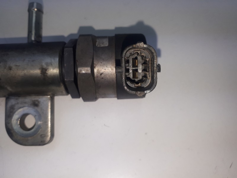 Recambio de rampa inyectora para opel zafira b cosmo referencia OEM IAM 55200266 0445214056 