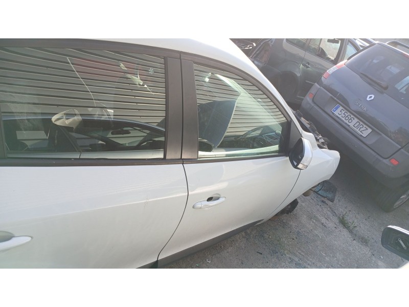 Recambio de puerta delantera derecha para renault megane iii hatchback (bz0/1_, b3_) 1.5 dci referencia OEM IAM   