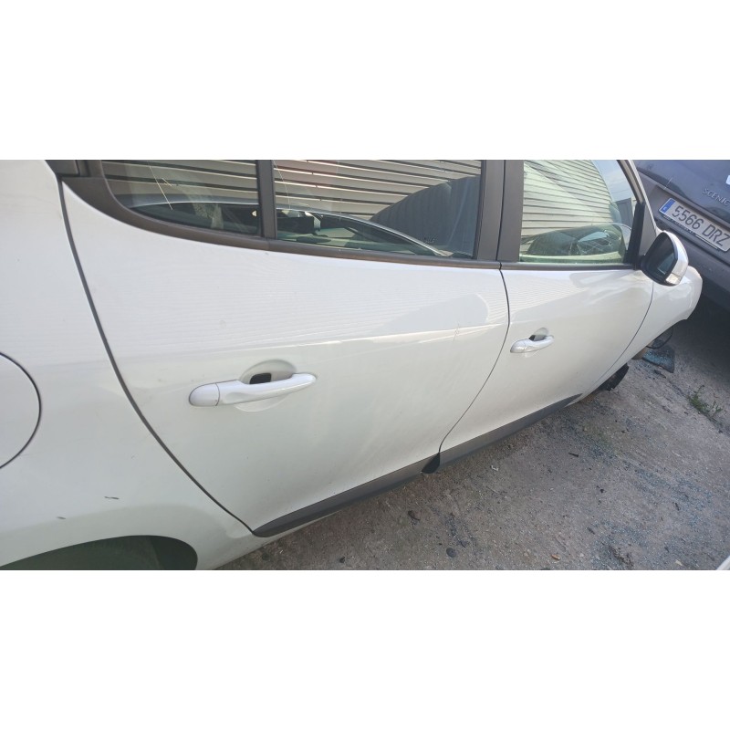 Recambio de puerta trasera derecha para renault megane iii hatchback (bz0/1_, b3_) 1.5 dci referencia OEM IAM   