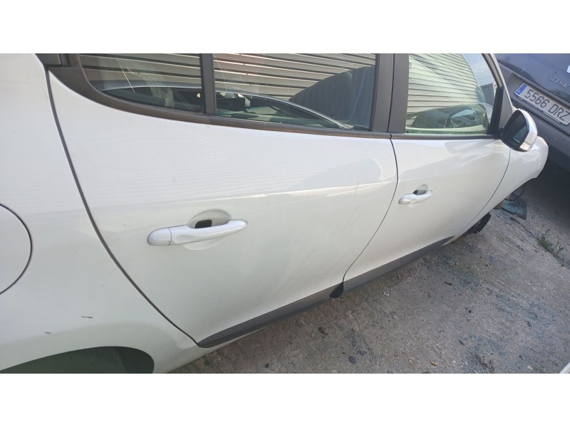 Recambio de puerta trasera derecha para renault megane iii hatchback (bz0/1_, b3_) 1.5 dci referencia OEM IAM   