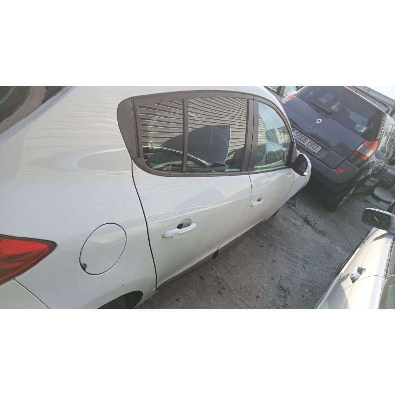 Recambio de puerta trasera derecha para renault megane iii hatchback (bz0/1_, b3_) 1.5 dci referencia OEM IAM   