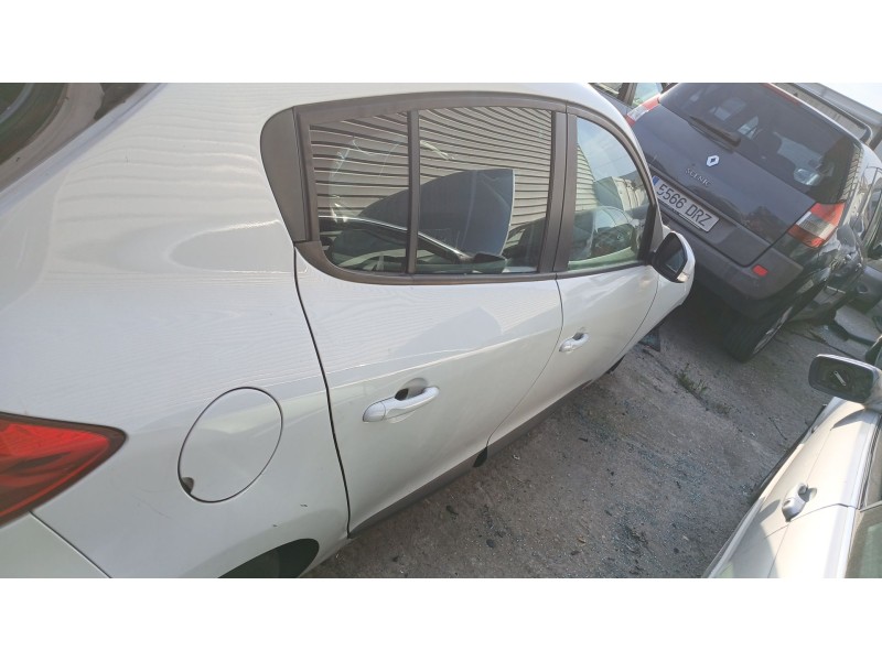 Recambio de puerta trasera derecha para renault megane iii hatchback (bz0/1_, b3_) 1.5 dci referencia OEM IAM   