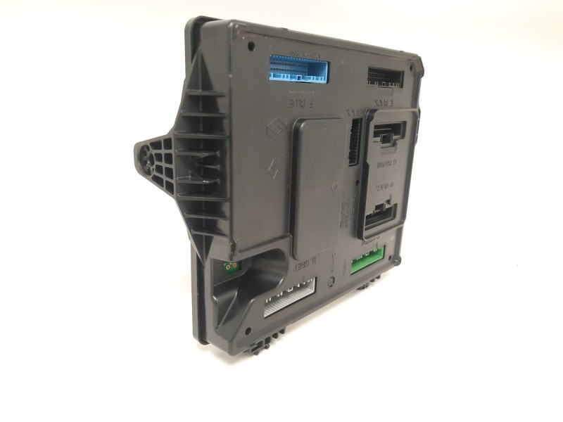 Recambio de modulo electronico para renault megane iii berlina 5 p dynamique referencia OEM IAM 284B13640R BCMX95 S180098201