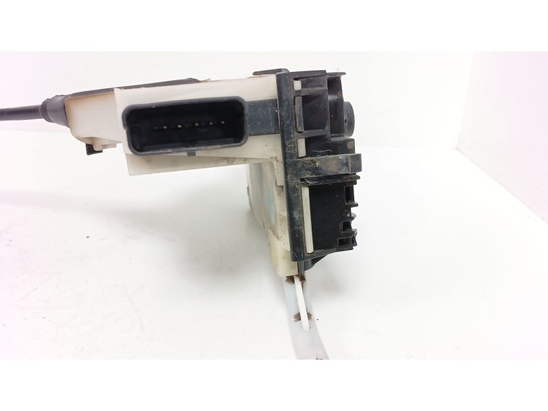 Recambio de cerradura puerta trasera derecha para peugeot 208 i (ca_, cc_) 1.6 hdi referencia OEM IAM 9812501180  