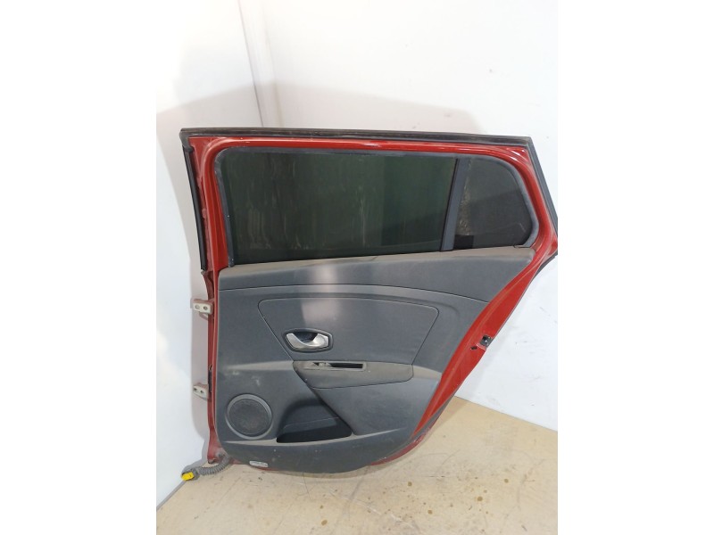Recambio de puerta trasera derecha para renault megane iii grandtour (kz0/1) 1.9 dci (kz0j, kz0n, kz1s) referencia OEM IAM   
