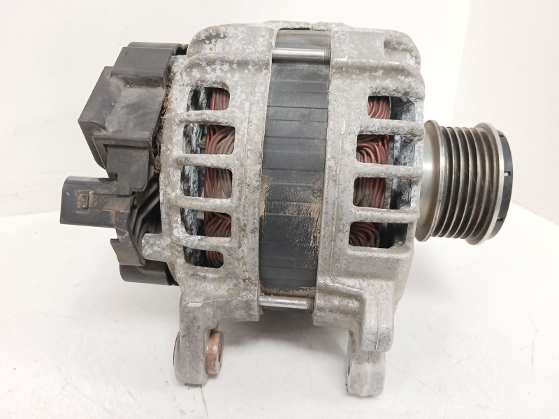 Recambio de alternador para seat ibiza iv (6j5, 6p1) 1.4 tdi referencia OEM IAM 04B903023B  