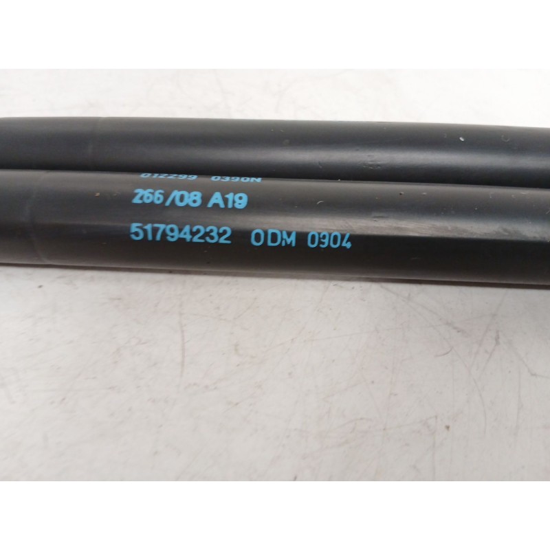 Recambio de amortiguadores maletero / porton para ford ka (ru8) 1.2 referencia OEM IAM 51794232  