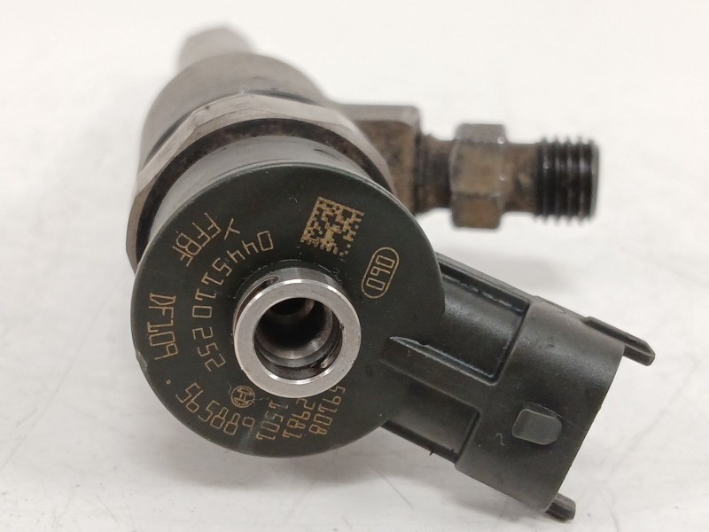 Recambio de inyector para peugeot 206 hatchback (2a/c) 1.4 hdi referencia OEM IAM 0445110252  
