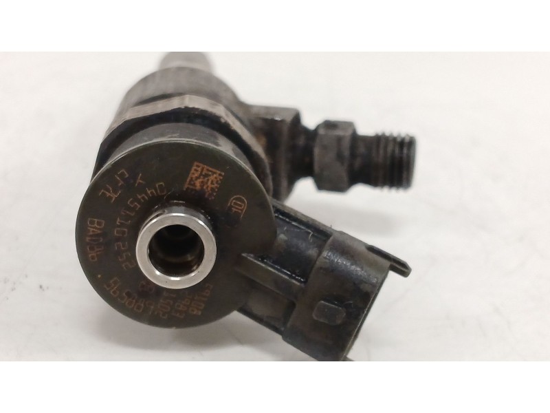 Recambio de inyector para peugeot 206 hatchback (2a/c) 1.4 hdi referencia OEM IAM   