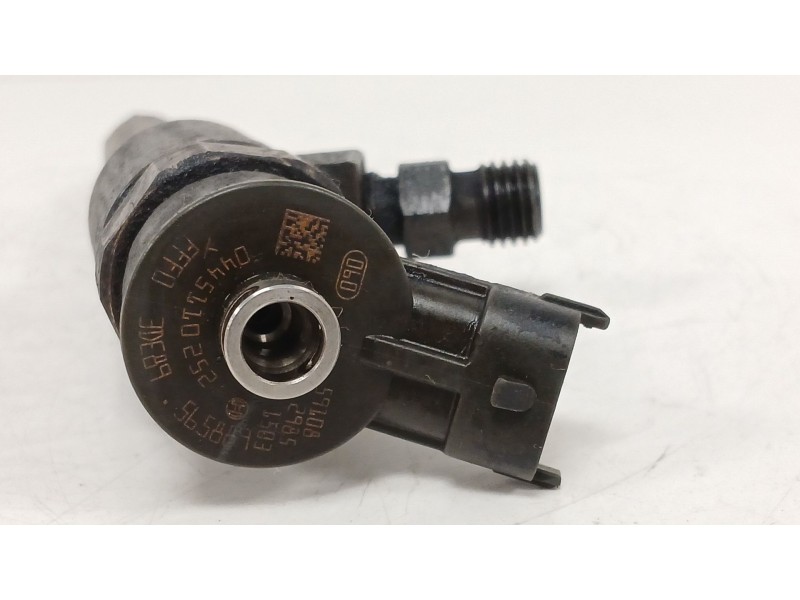 Recambio de inyector para peugeot 206 hatchback (2a/c) 1.4 hdi referencia OEM IAM   