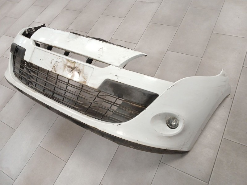 Recambio de paragolpes delantero para renault megane iii hatchback (bz0/1_, b3_) 1.5 dci referencia OEM IAM   