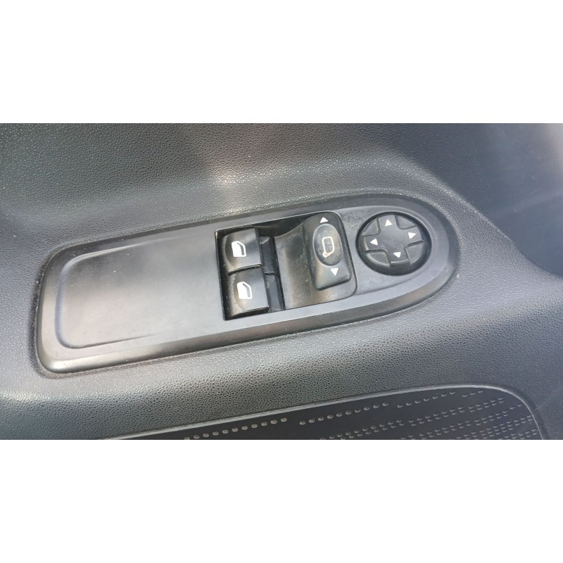 Recambio de mando elevalunas delantero izquierdo para citroën c3 ii (sc_) 1.4 hdi 70 (sc8hzc, sc8hr0, sc8hp4) referencia OEM IAM