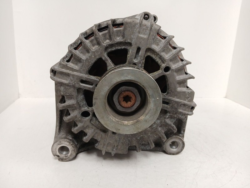 Recambio de alternador para bmw 1 (e81) 118 d referencia OEM IAM   