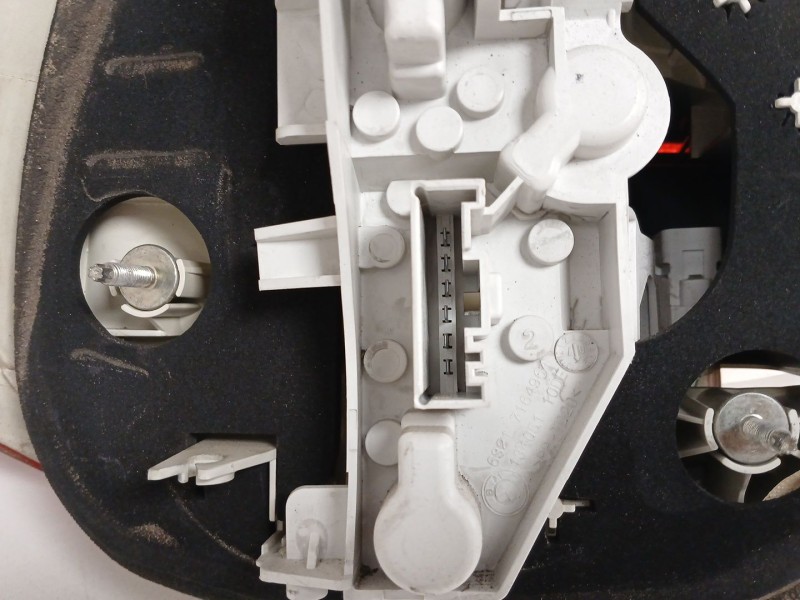 Recambio de piloto trasero derecho para bmw 1 (e81) 118 d referencia OEM IAM   