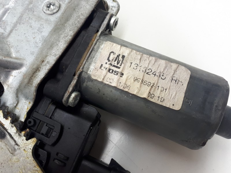 Recambio de elevalunas delantero derecho para opel zafira b cosmo referencia OEM IAM 13132435RH  