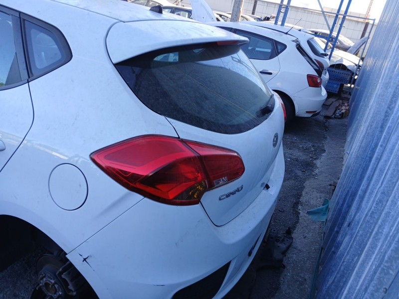 Recambio de porton trasero para kia cee´d (jd) 1.6 crdi 110 referencia OEM IAM   