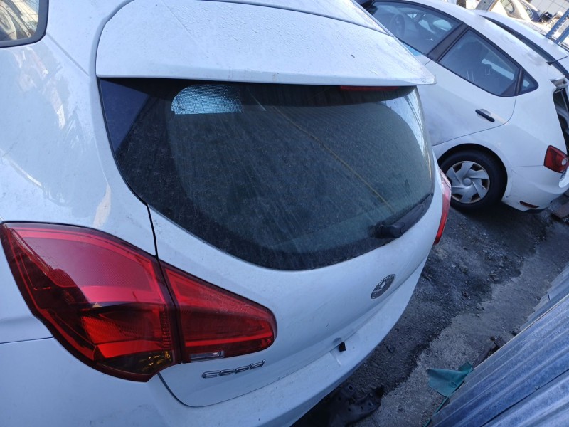 Recambio de porton trasero para kia cee´d (jd) 1.6 crdi 110 referencia OEM IAM   