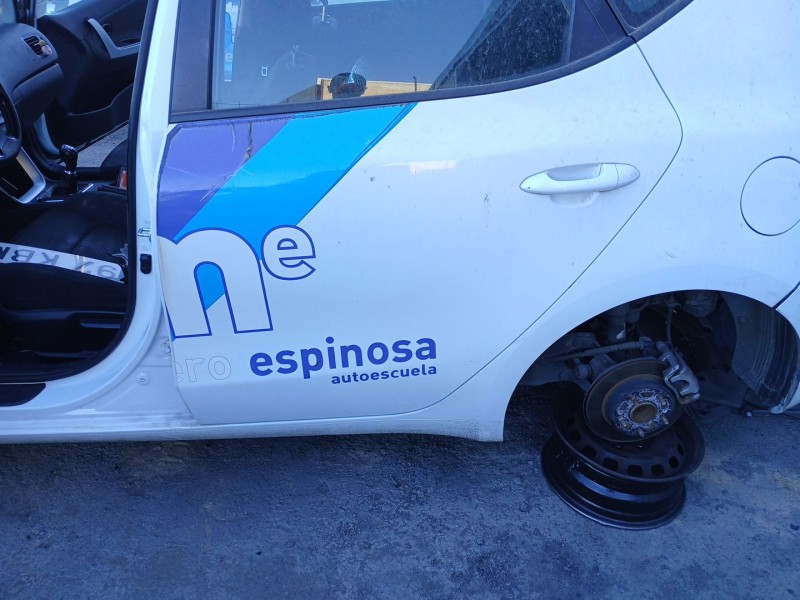 Recambio de puerta trasera izquierda para kia cee´d (jd) 1.6 crdi 110 referencia OEM IAM   