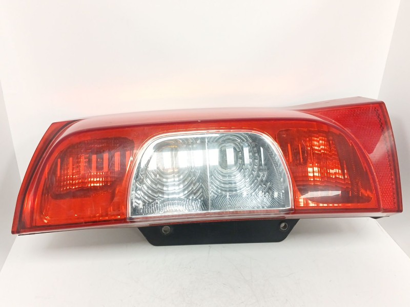 Recambio de piloto trasero derecho para citroën nemo monospace 1.4 hdi referencia OEM IAM 13202FA  