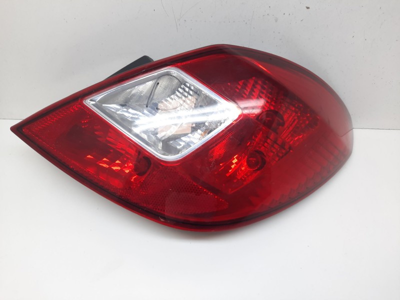 Recambio de piloto trasero derecho para opel corsa d enjoy referencia OEM IAM 13188046  