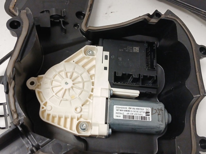 Recambio de elevalunas delantero izquierdo para seat leon (1p1) 1.4 tsi referencia OEM IAM 1T0959701AD  1P0837401M