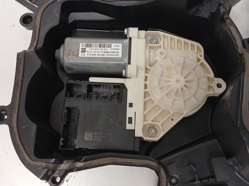 Recambio de elevalunas delantero izquierdo para seat leon (1p1) 1.4 tsi referencia OEM IAM 1T0959701AD  1P0837401M