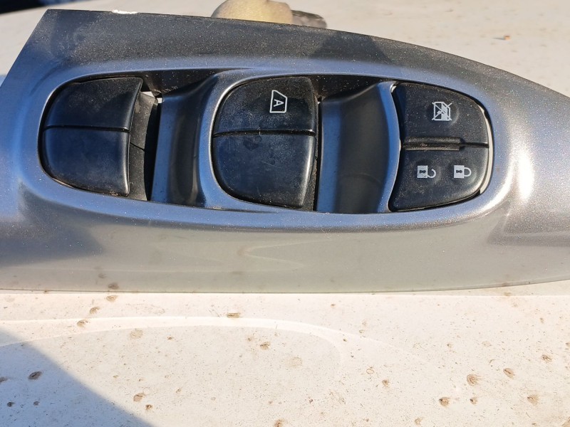 Recambio de mando elevalunas delantero izquierdo para nissan juke (f15) 1.5 dci referencia OEM IAM   