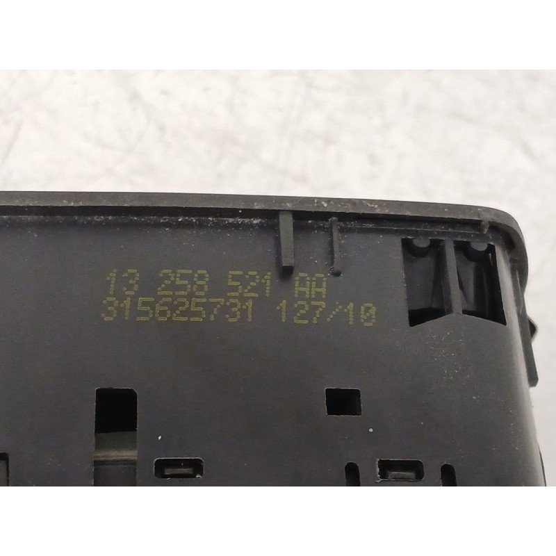 Recambio de mando elevalunas delantero izquierdo para opel corsa d (s07) 1.3 cdti (l08, l68) referencia OEM IAM 13258521AA  